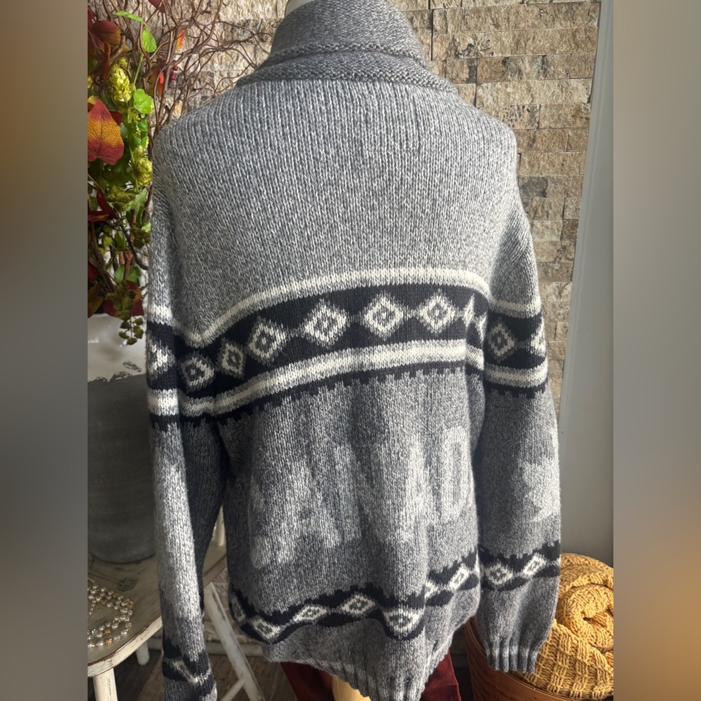 Gray Patterned Men's Cardigan Sweater - Picture 5 of 8